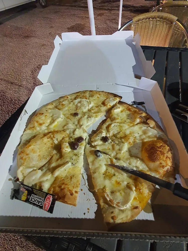 Pizza Fond Blanc Acc de Chèvre Et Artichauds